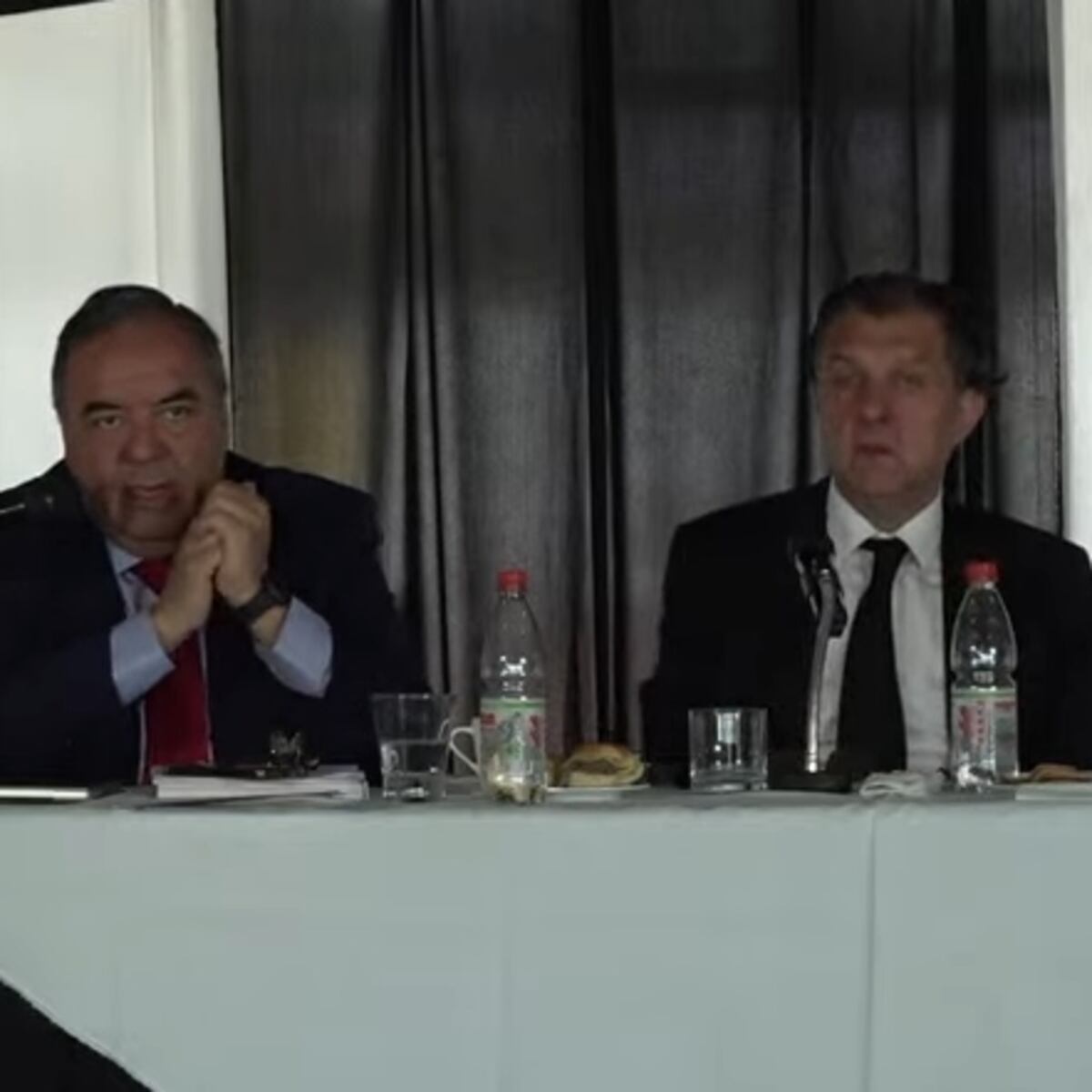 Bloque opositor logra aplazar votación de reelección de Aníbal Mosa en Colo Colo Bloque opositor logra aplazar votación de reelección de Aníbal Mosa en Colo Colo