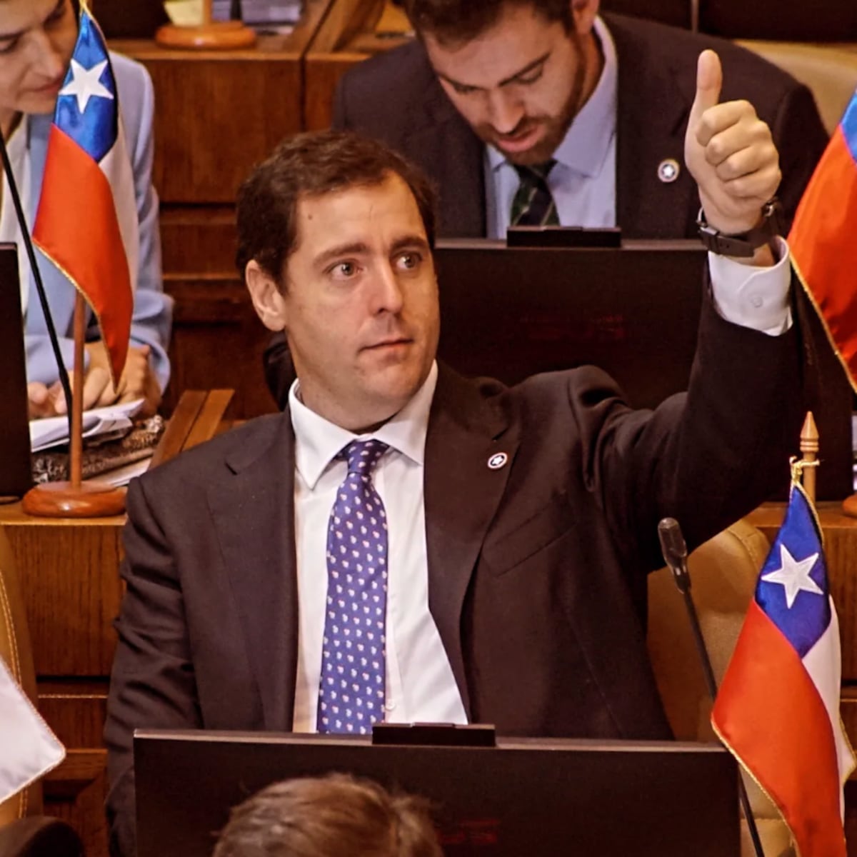 Diputado Kunstmann aclara polémica por viaje al Caribe durante semana distrital Diputado Kunstmann aclara polémica por viaje al Caribe durante semana distrital