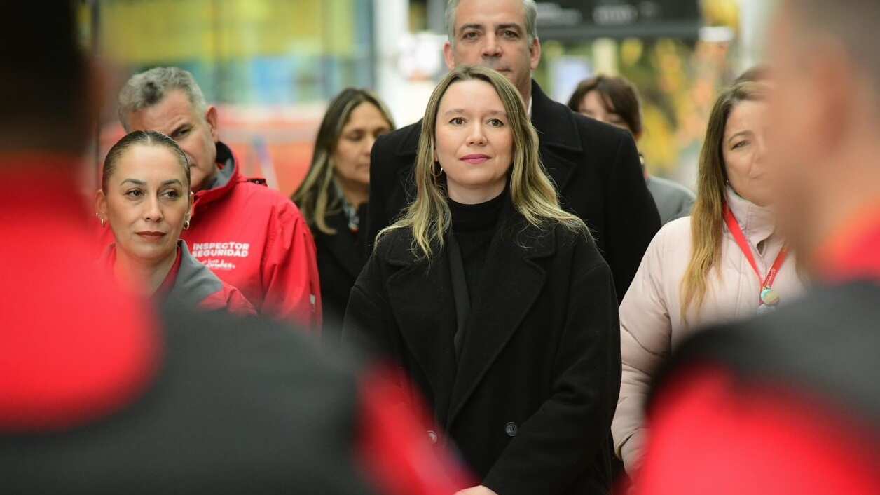 La alcaldesa estuvo en la ceremonia de presentación del nuevo contingente de inspectores municipales de seguridad.