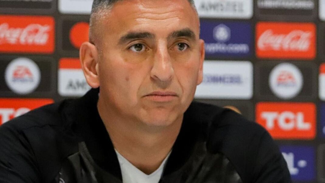 El entrenador nacional se lamentó de no poder encontrar un club para dirigir el próximo año.