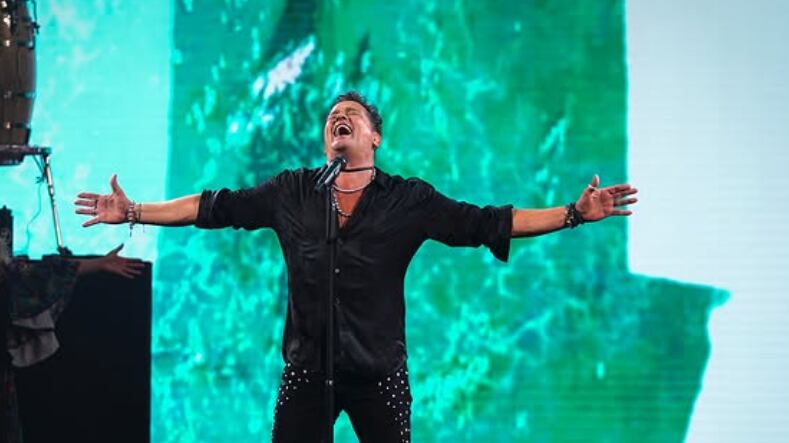 "Chile, me diste una noche inolvidable”: Carlos Vives sigue la celebración tras dominar al “Monstruo”.