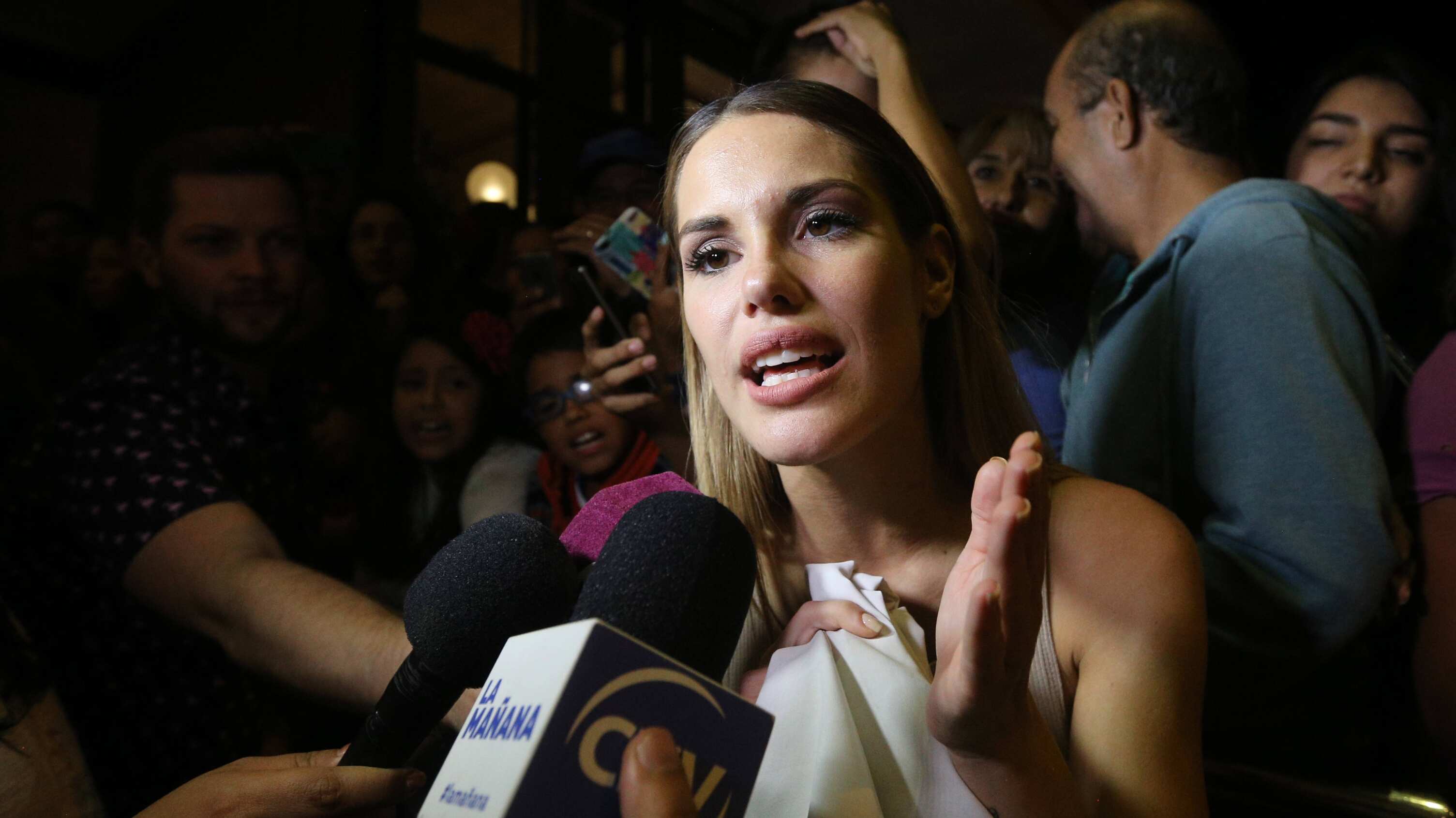 La española Gala Caldirola aseguró que no tiene nada que ver en el rumor de quiebre sentimental de su exesposo, Mauricio Isla y la brasileña Thati Lira. "Yo no tengo nada que ver ahí", afirmó.