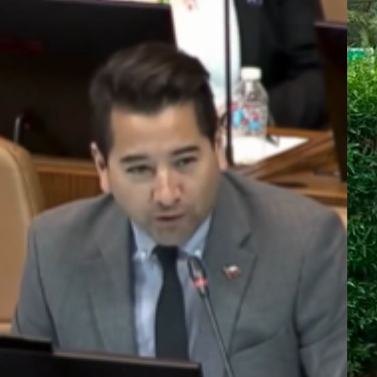 Olivares responde a críticas por uso de capa similar a la de Pinochet Olivares responde a críticas por uso de capa similar a la de Pinochet