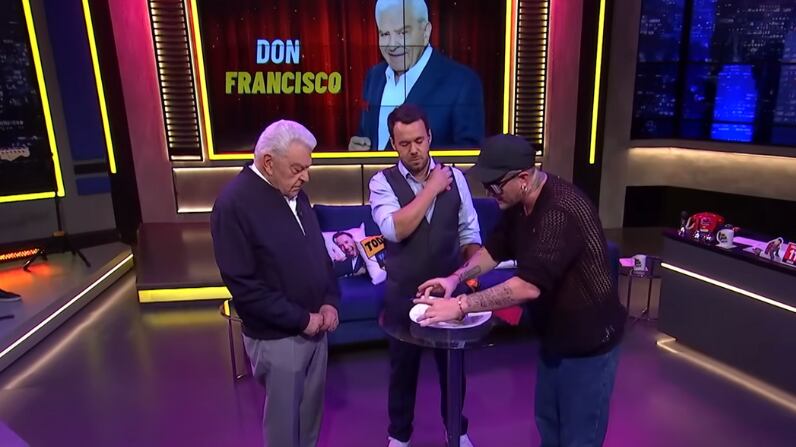 Don Francisco y Junior Playboy | Captura: Todo va a estar bien de Vía X