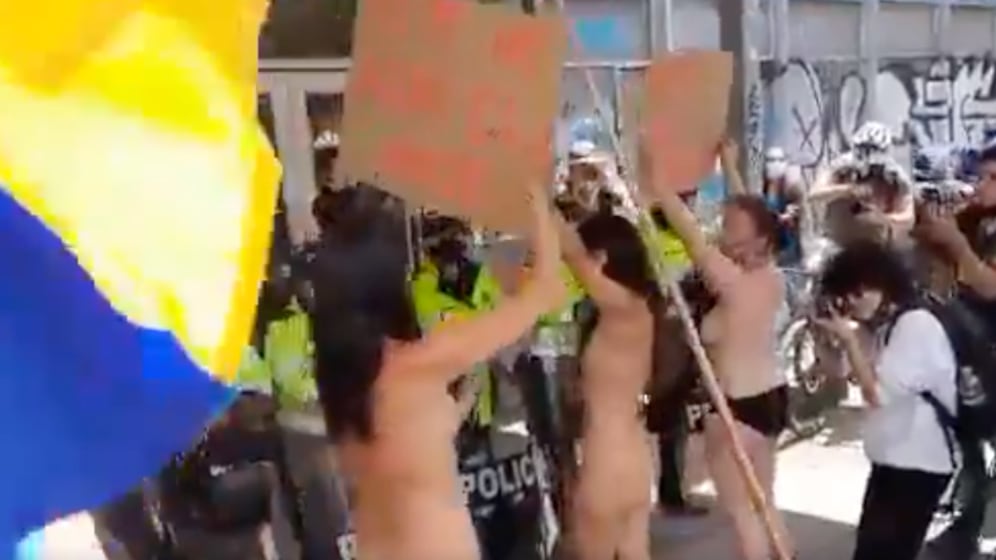 Protesta mujeres desnudas Colombia