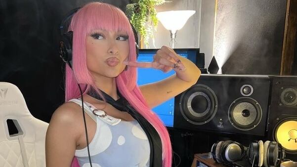 La artista chilena reaccionó a su confirmación en el Festival de Viña y además anunció que está trabajando en el lanzamiento de su segundo disco.