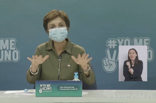 Minsal confirma que se está inoculando a los ministerios sin ser prioritarios