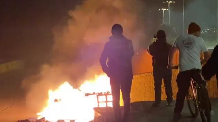 Queman pertenencias de extranjeros