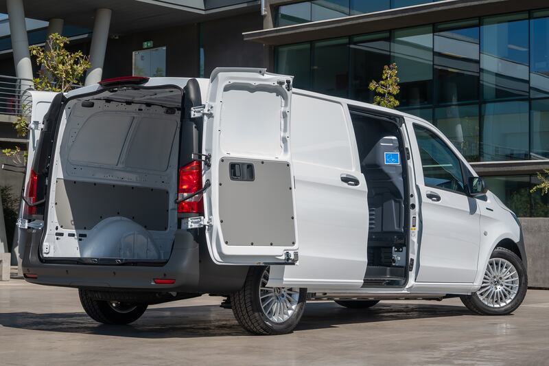 Mercedes-Benz apuesta fuerte por la electromovilidad en Chile