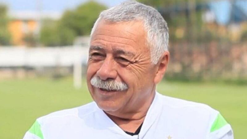 Carlos Caszely denuncia doble estándar: “Todos dicen la comunista Jara, pero no el fascista Kast”