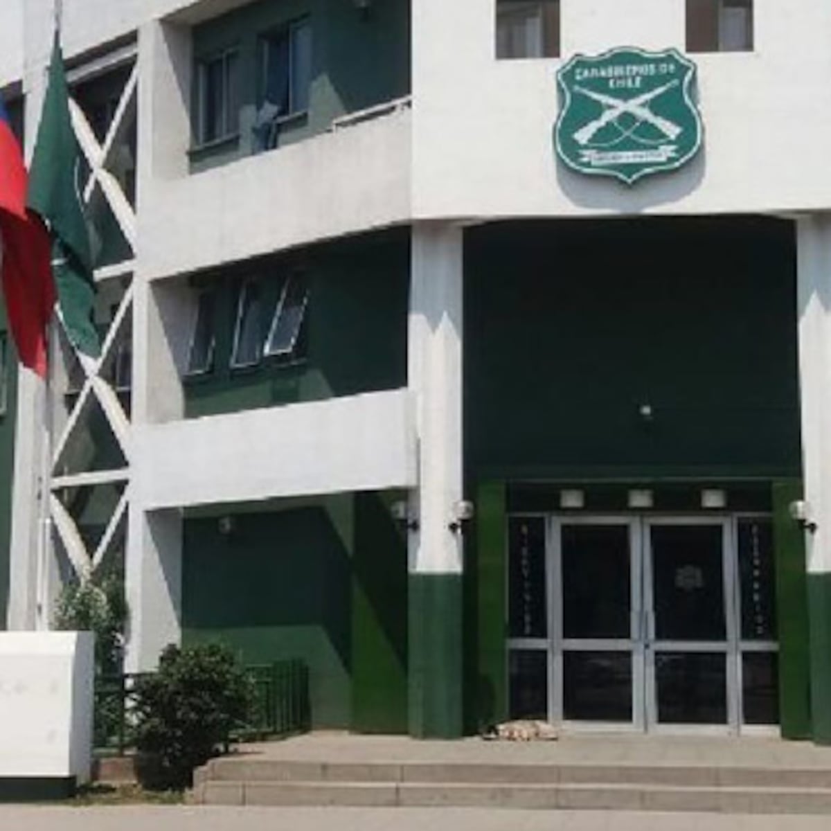 200 personas atacan comisaría en Huechuraba: detenida joven de 18 años 200 personas atacan comisaría en Huechuraba: detenida joven de 18 años