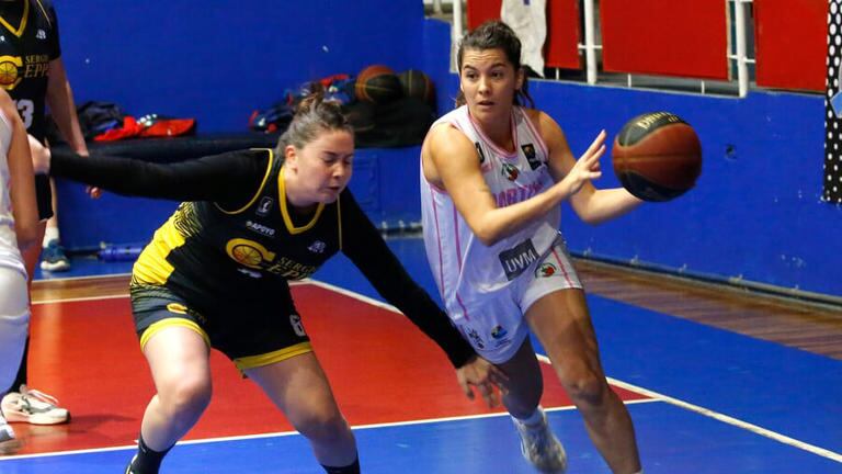 "No manchen el deporte femenino": Club de básquetbol donde jugaba Paula Carrasco niega irregularidades en su financiamiento