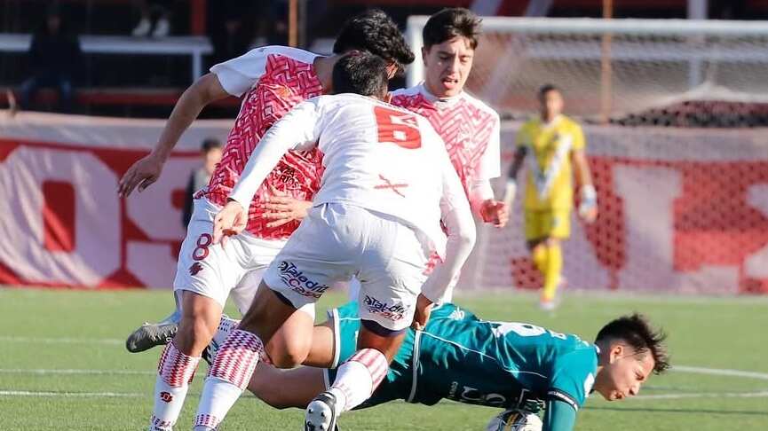 El cuadro del ascenso chileno desvinculó al futbolista que agredió a su entrenador.