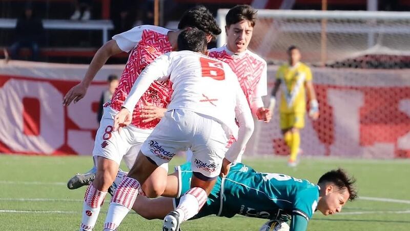 Brutal agresión de futbolista a su entrenador durante partido del ascenso chileno acaba con drástica decisión del club