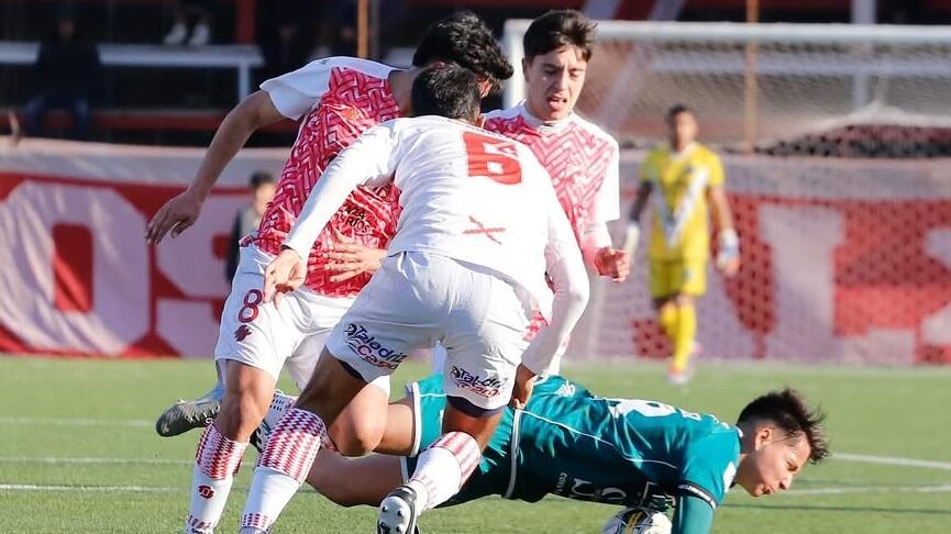 El cuadro del ascenso chileno desvinculó al futbolista que agredió a su entrenador.