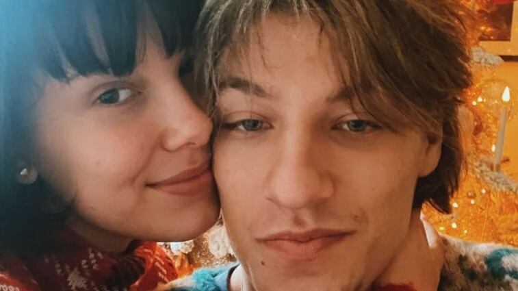 La joven actriz confirmó esta mañana en sus redes sociales que se casará con su novio, Jake Bongiovi.