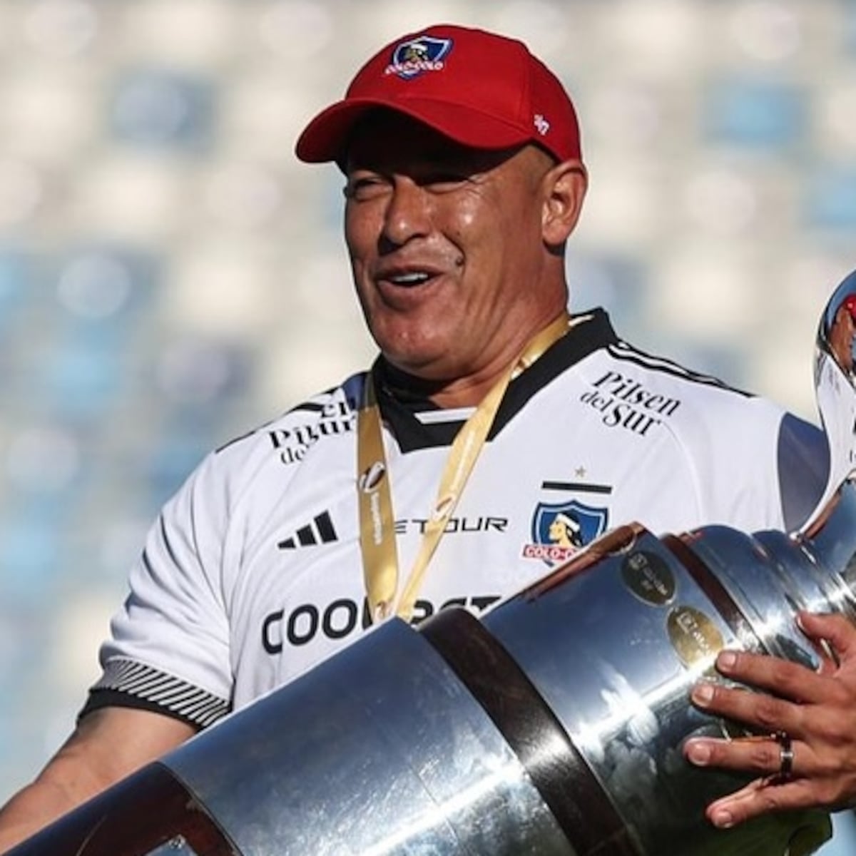 Líderes de la Garra Blanca exigen salida de Jorge Almirón de Colo Colo Líderes de la Garra Blanca exigen salida de Jorge Almirón de Colo Colo