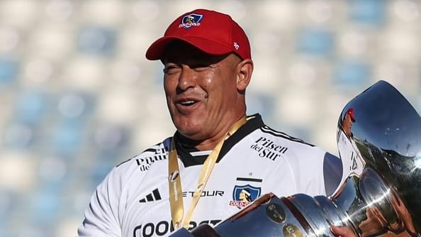 El técnico del Cacique estaría viviendo sus últimos momentos como DT de Colo Colo. En su reemplazo hoy dieron el nombre de dos entrenadores uruguayos.