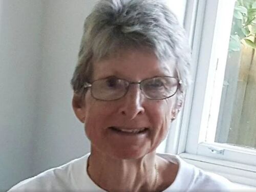 Mujer de 80 años murió sola en una isla luego de que el crucero en que viajaba zarpara sin ella