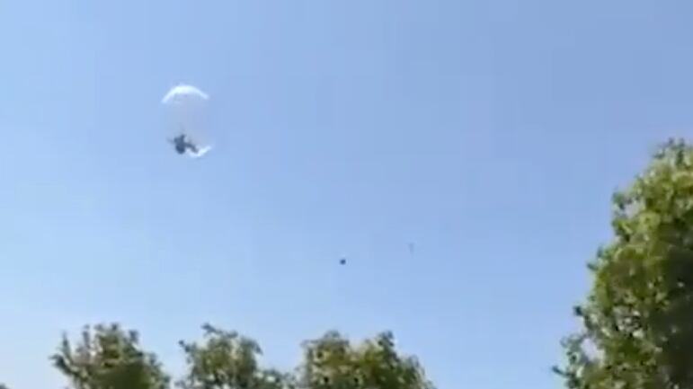 NIño salió volando en pelota inflable