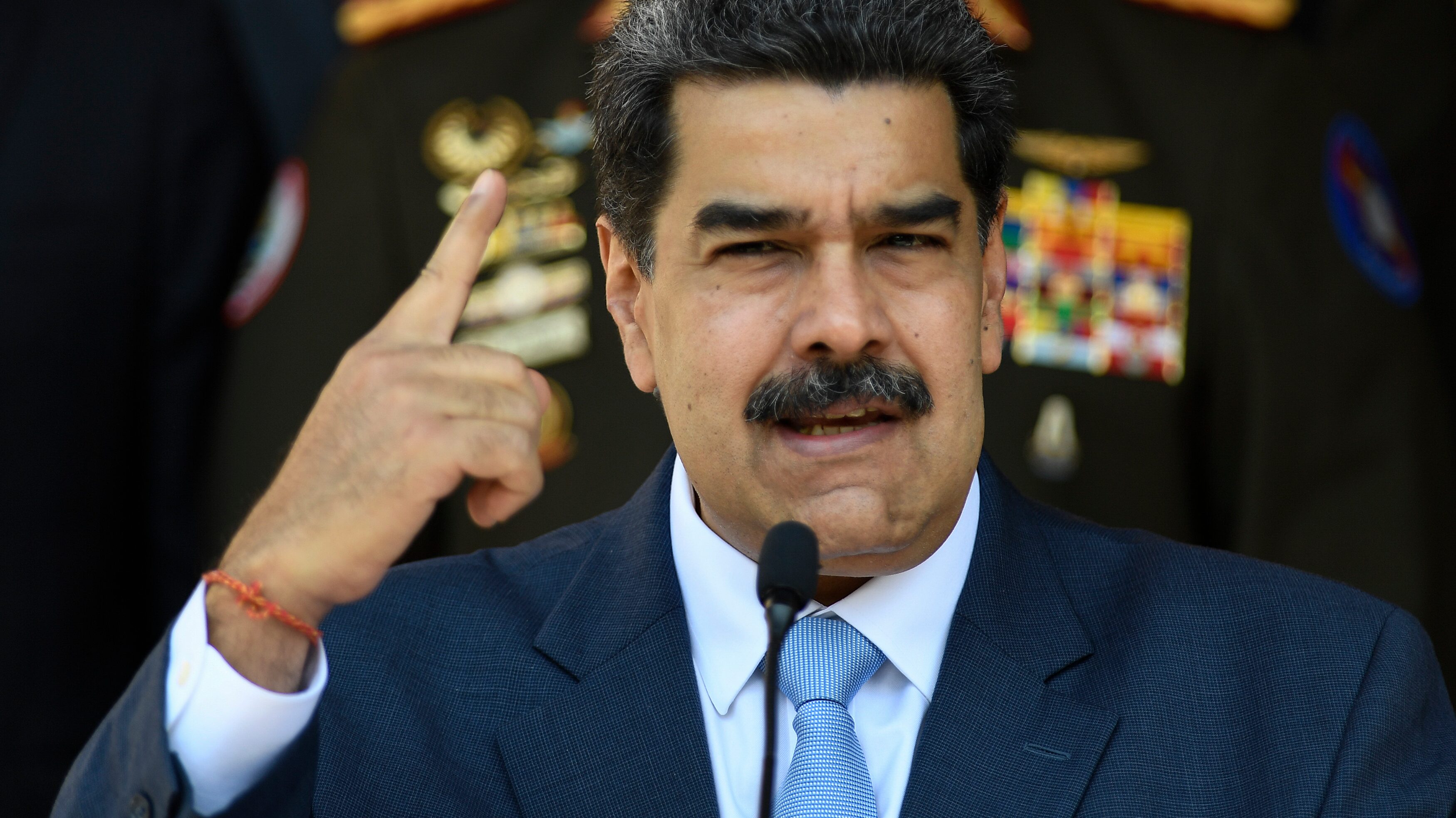 ARCHIVO - En esta fotografía del 12 de marzo de 2020 el presidente venezolano Nicolás Maduro da una conferencia de prensa en el palacio presidencial de Miraflores, en Caracas, Venezuela. (AP Foto/Matias Delacroix, Archivo)