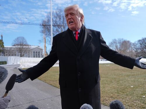 Trump cambia su discurso por el segundo tiroteo fatal en Minnesota y busca bajar la tensión de la crisis