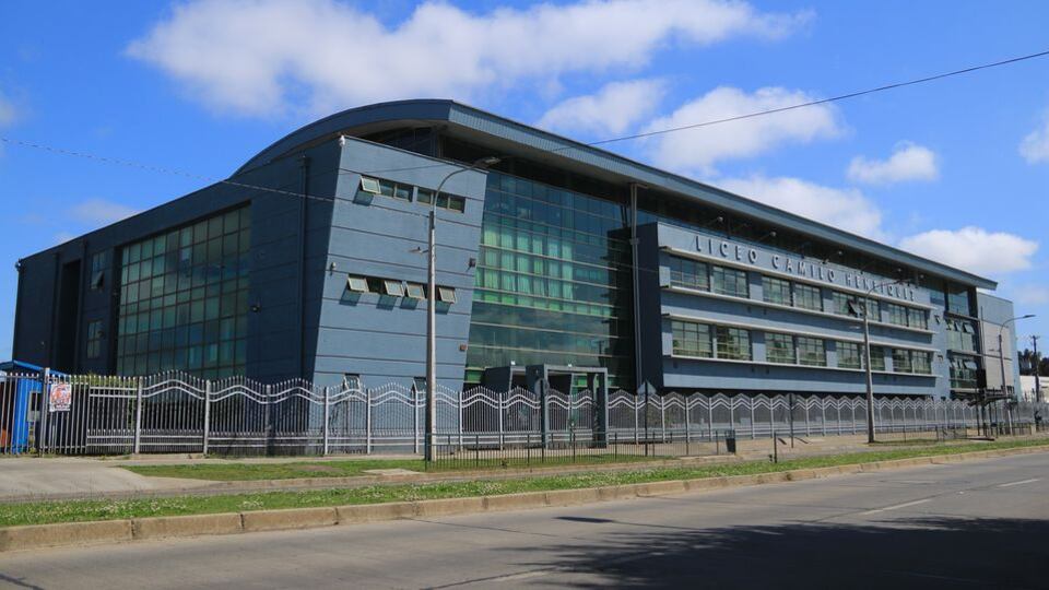 Frontis del Liceo Camilo Henríquez de Temuco.