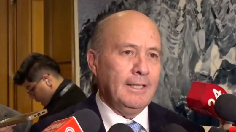 “A veces uno con menos recursos hace más”: La declaración del ministro Jorge Quiroz sobre los recortes de un 2,5% al Ministerio de Salud
