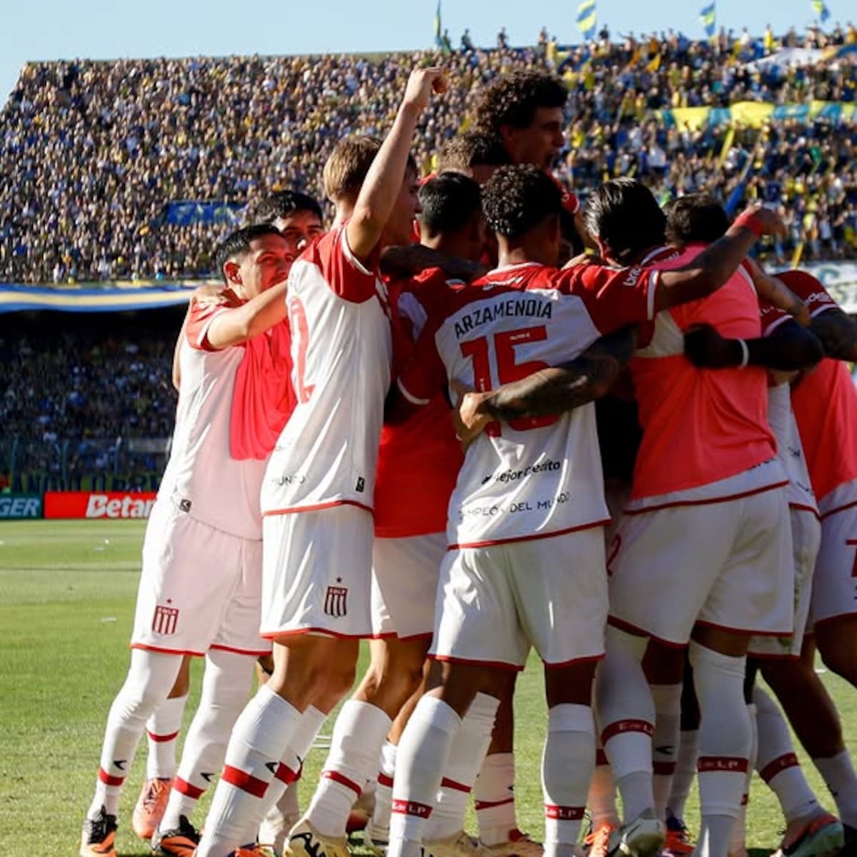 Escándalo en el fútbol argentino por título entregado por secretaría Escándalo en el fútbol argentino por título entregado por secretaría