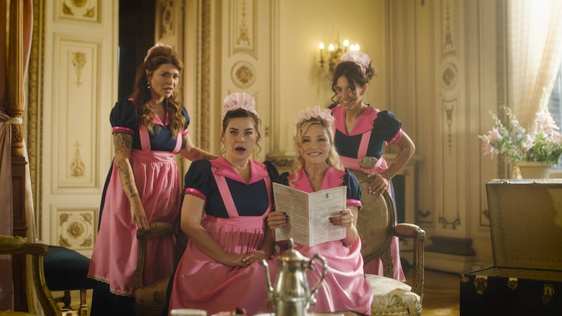 A 20 años de “Brujas”: elenco original sorprende con spot de época para promocionar “Bridgerton 4”