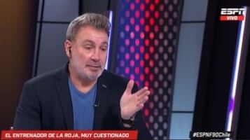 El retirado futbolista y actual comentarista deportivo reveló los motivos por los cuales los dirigentes de la ANFP no despidieron a Eduardo Berizzo luego de la histórica derrota de 3-0 sufrida ante Venezuela.