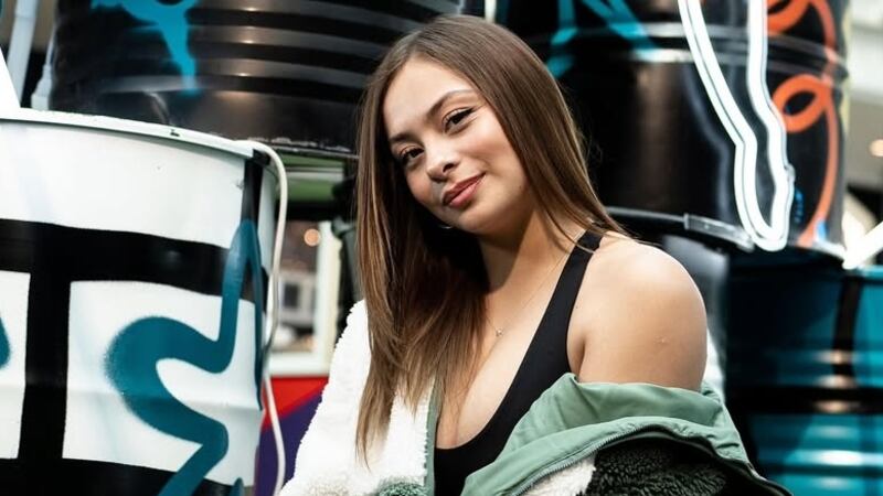 Skarleth Labra reconoce que le ha costado conciliar el trabajo con sus estudios de periodismo: “Ha sido ajetreado, pero estoy muy feliz”