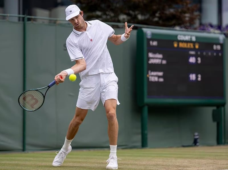 El chileno avanzó a la tercera ronda del abierto británico luego de vencer este miércoles por 6/2, 6/2 y 6/3 al estadounidense Learner Tien.