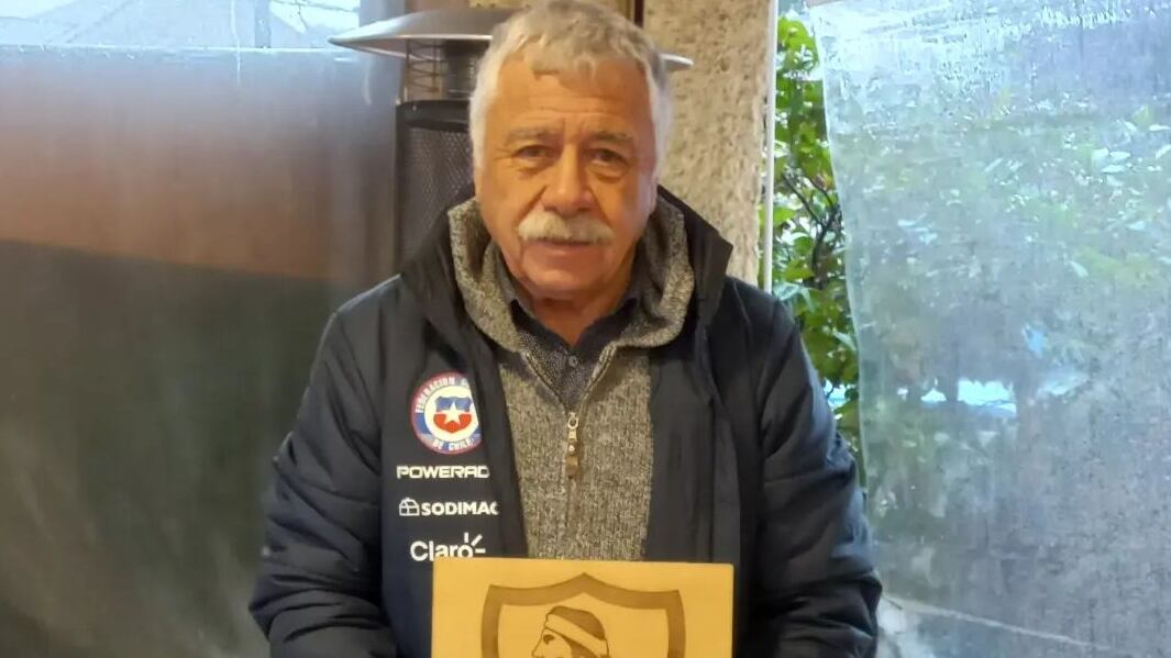 La Clínica Las Condes entregó esta tarde la actualización respecto del estado de salud de Carlos Caszely, quien en palabras del recinto médico, sufrió este fin de semana una "Crisis Isquémica Cerebral Transitoria".