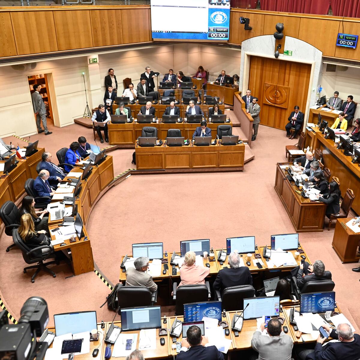 Aprobados fondos secretos y prueba de drogas al Presidente Aprobados fondos secretos y prueba de drogas al Presidente