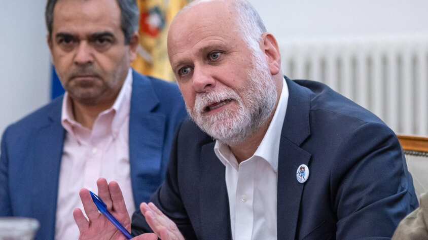 El ministro Álvaro Elizalde participa en un nuevo Comité Político Ampliado encabezado por la ministra Carolina Tohá, junto a representantes de partidos políticos oficialistas.