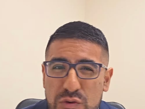 “Le pegué con el cinturón a mi hijo. Lo dijo en el colegio. Ahora me llegó una citación”: Abogado se hace viral con respuesta a cruda pregunta