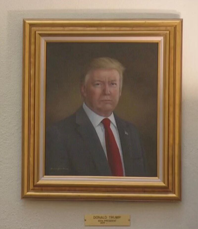 Donald Trump se queja de pintura colocada en el Capitolio en Colorado.