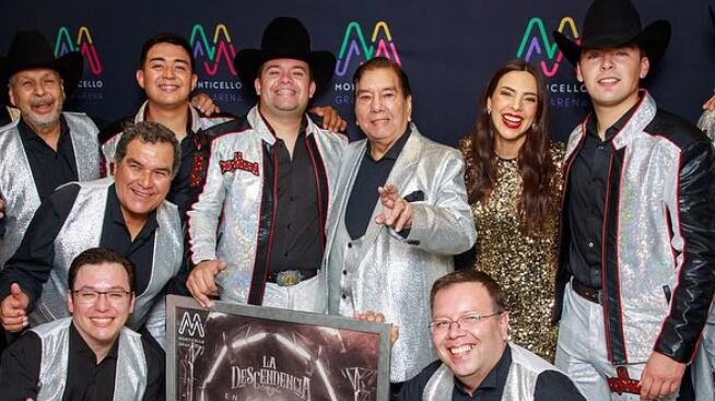 Tommy Rey junto a La Descendencia.