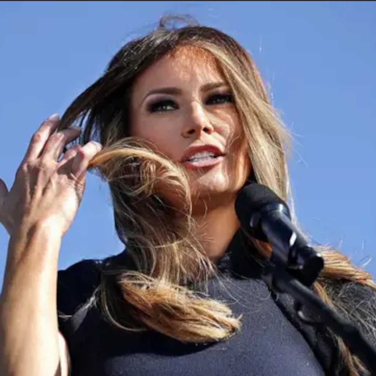 Melania Trump rompe protocolo con gesto polémico frente a realeza británica Melania Trump rompe protocolo con gesto polémico frente a realeza británica