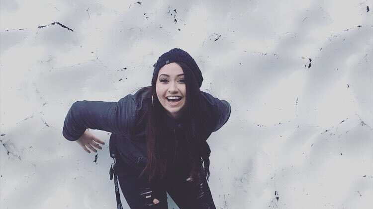 Lyndsi Johnson sufre de taquicardia postural ortostática, mejor conocido como "alergia a la gravedad"