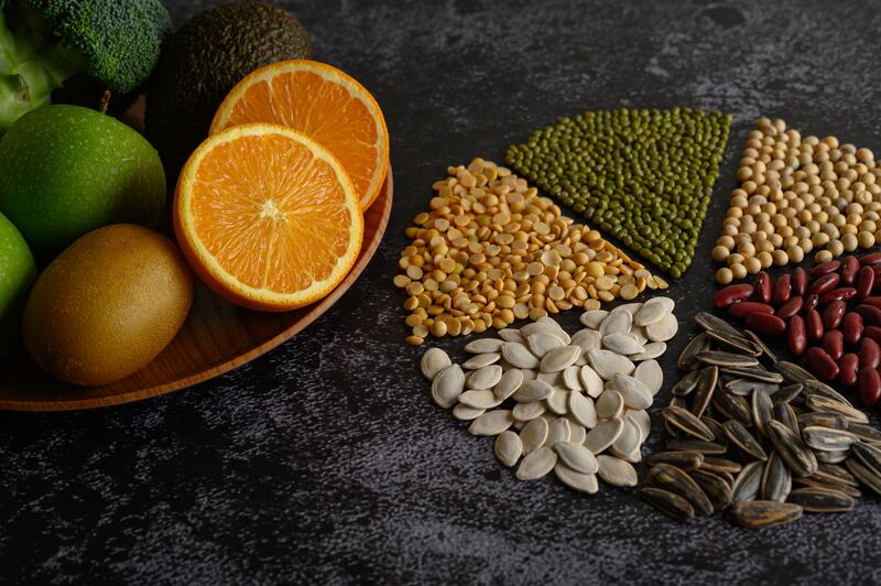 La fibra suele ser más conocida por sus cualidades para prevenir o aliviar el estreñimiento. Sin embargo, los alimentos con fibra pueden aportar otros beneficios. Foto: Freepik.