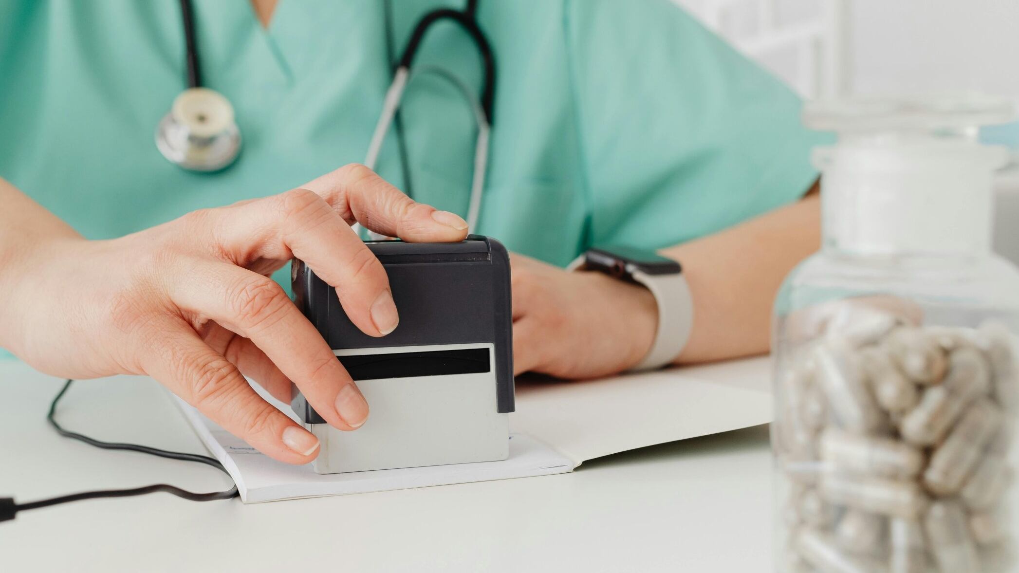 Según algunos sondeos públicos realizados luego de conocerse el resultado de la investigación de la Contraloría respecto del uso fraudulento de licencias médicas por parte de 25 mil funcionarios públicos, casi un tercio de los encuestados pidió desvincularlos de sus funciones.