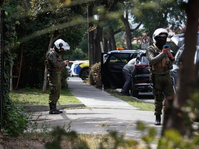 Carabineros en las inmediaciones del sitio del suceso.