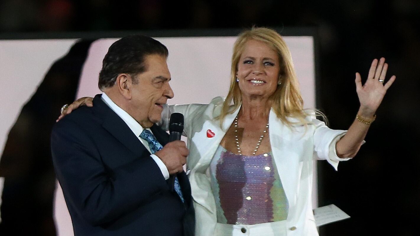 Cecilia Bolocco y Don Francisco en Teletón | Agencia Uno