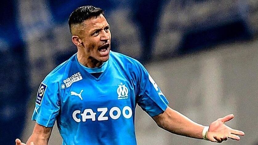 El club francés entregó este lunes su versión oficial para explicar las razones que tuvieron para no renovarle el contrato al delantero chileno.