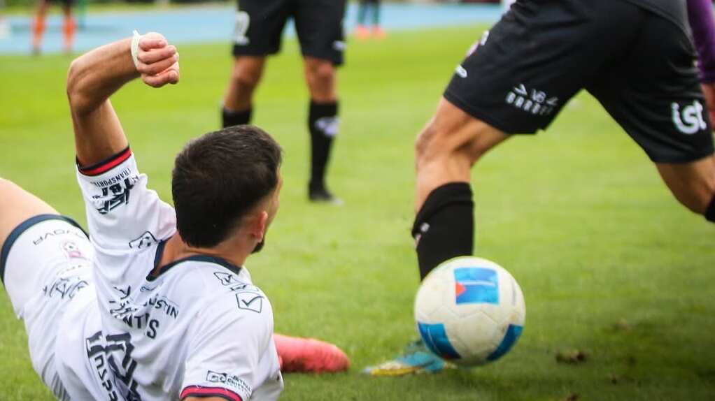 Deportes Melipilla enfrenta a San Antonio Unido por la competencia de la Segunda División profesional de Chile.