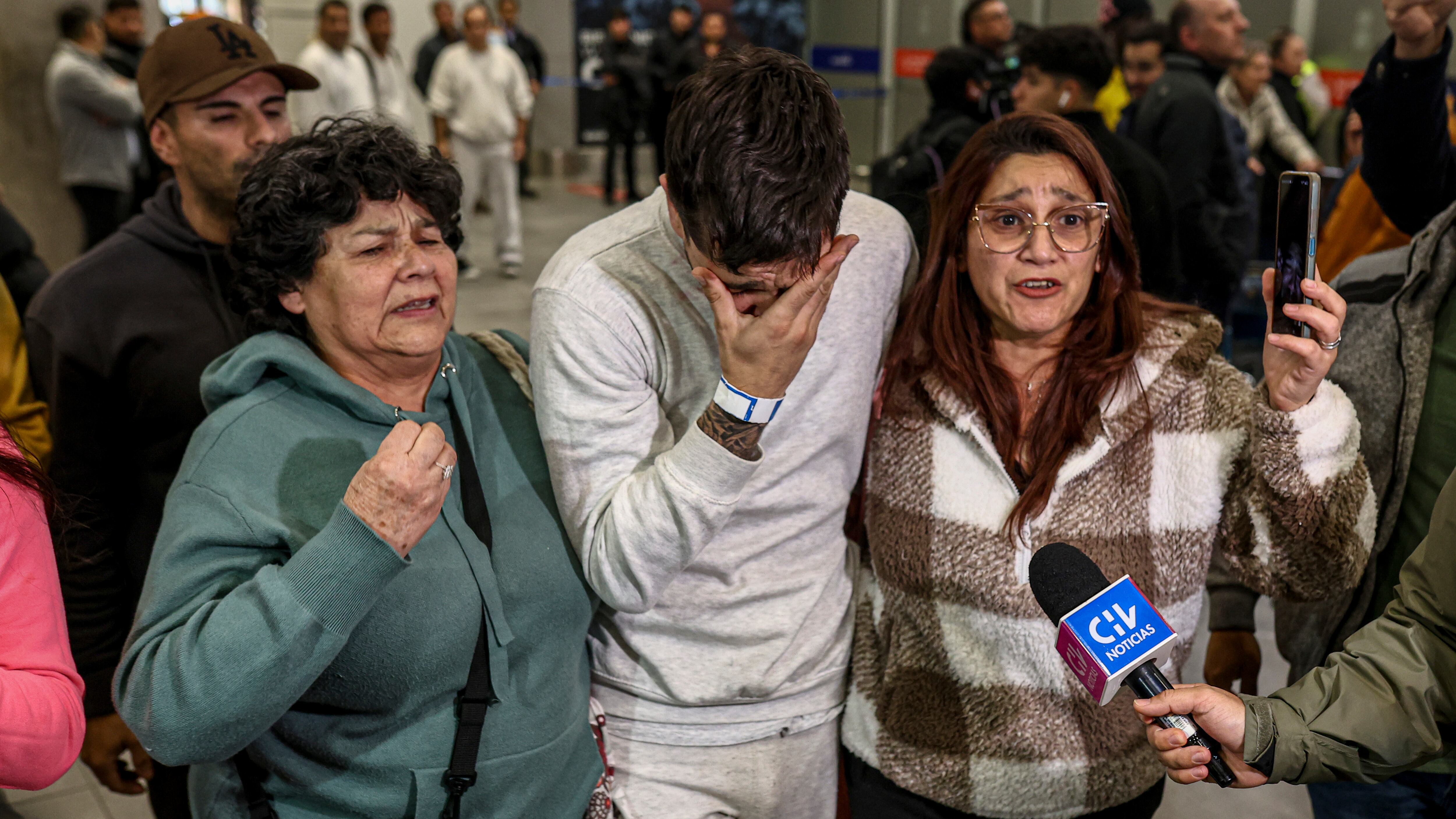 Chilenos que fueron deportados por Estados Unidos llegan a Chile