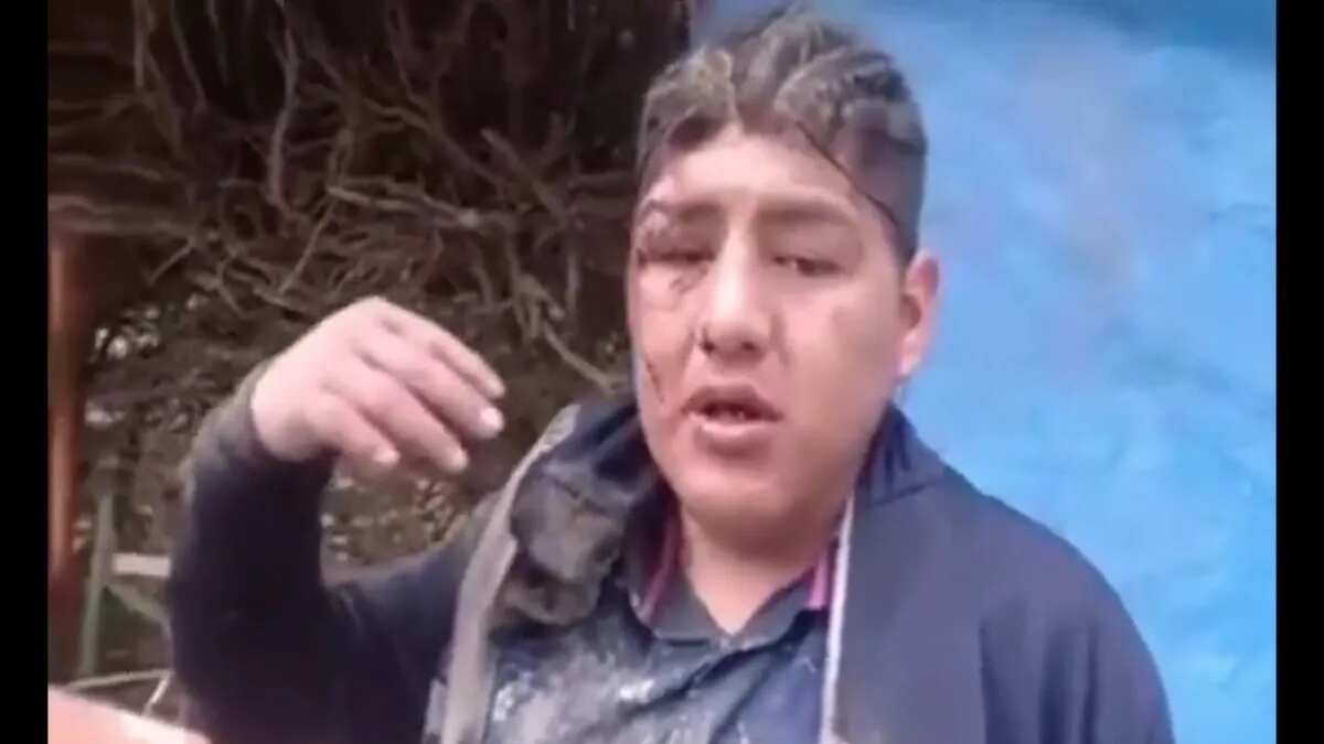 Por salir de fiesta se quedó atrapado.