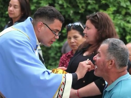 Arzobispado de Concepción advierte a vecinos de Hualqui de venezolano que se haría pasar por sacerdote